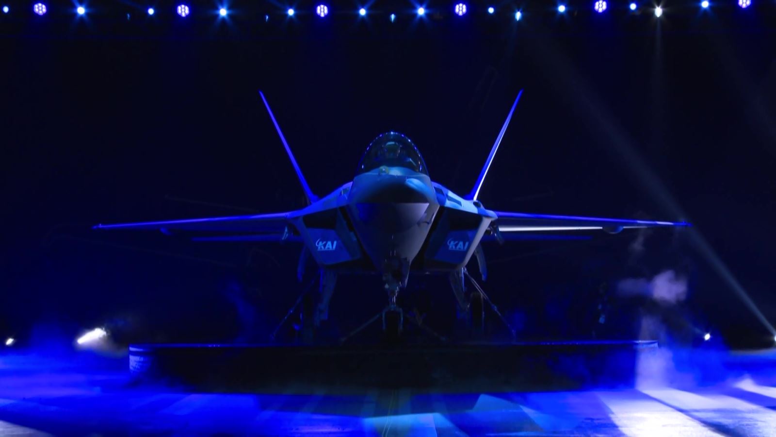 Hàn Quốc ra mắt máy bay chiến đấu tự chế đầu tiên
