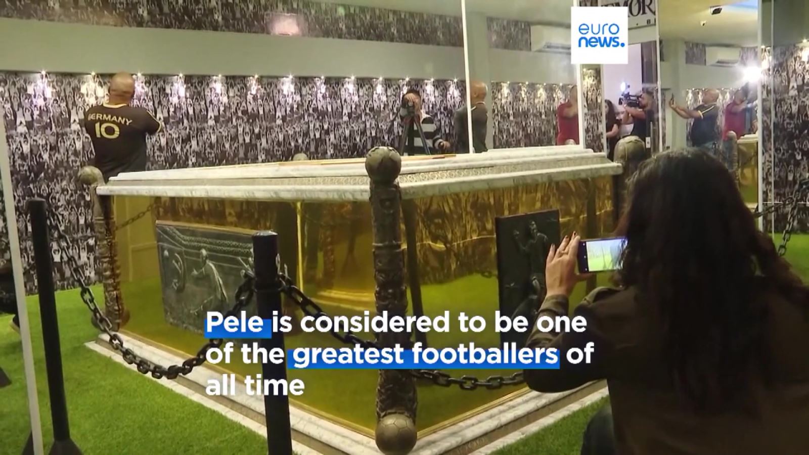Vua bóng đá' Pele yên nghỉ trong ngôi mộ bằng vàng