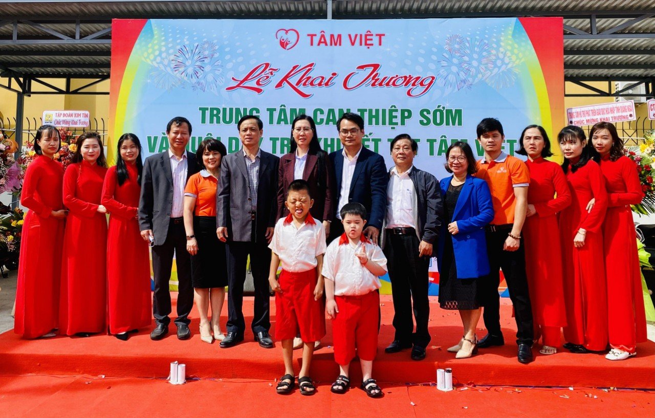 Trung tâm Can thiệp sớm và nuôi dạy trẻ khuyết tật Tâm Việt thông báo tuyển  sinh năm học 2022 – 2023