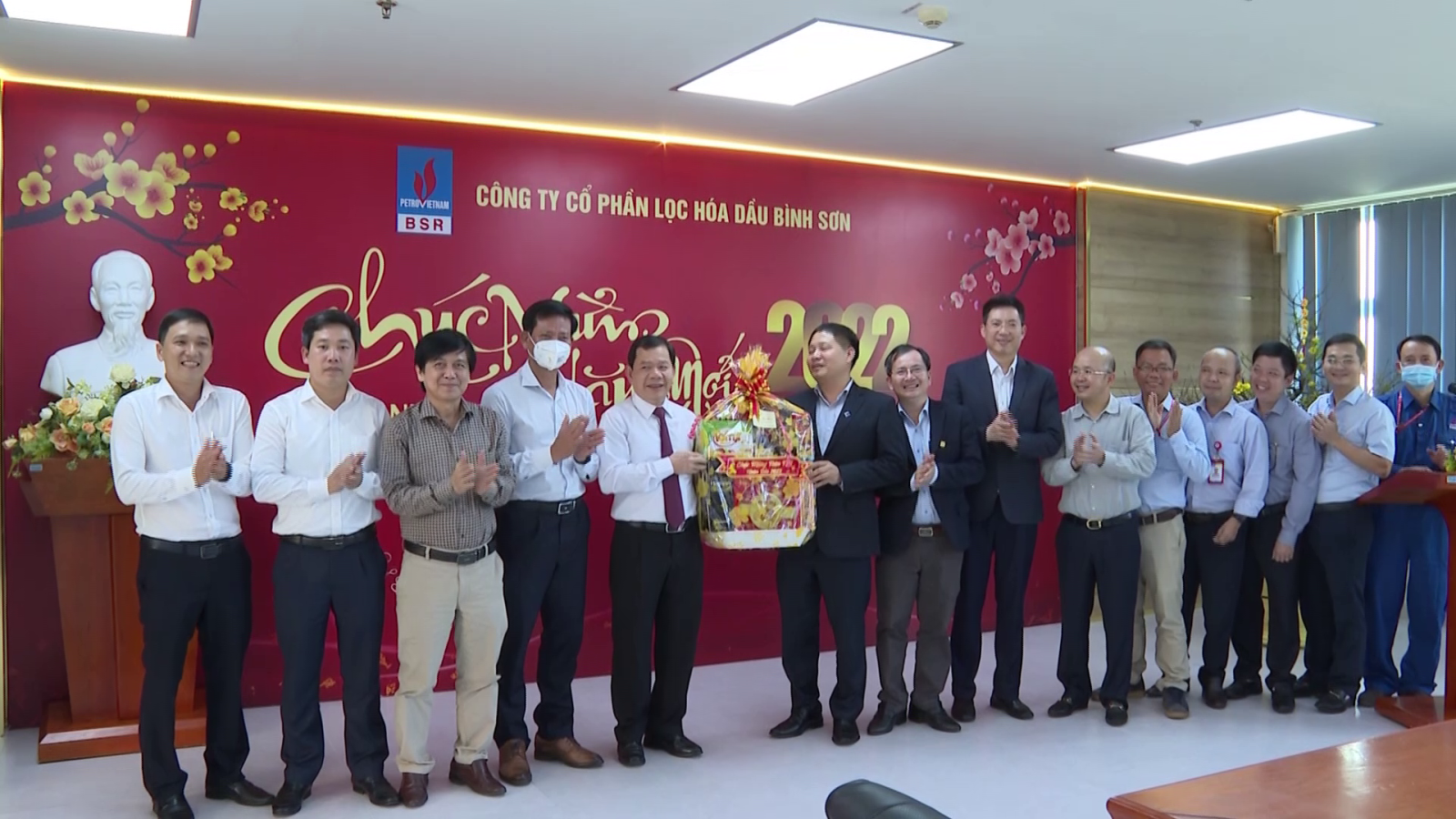 Chủ tịch UBND tỉnh Đặng Văn Minh thăm và chúc tết các doanh nghiệp ở Khu kinh tế Dung Quất